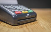 Latviete brīdina visus bankas karšu lietotājus: ”Jums nezinot no kartes var tikt noņemta nauda” Latviete brīdina visus bankas karšu lietotājus: ”Jums nezinot no kartes var tikt noņemta nauda”