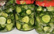 Gurķu salāti bez sterilizēšanas – lieliska ziemas krājumu recepte: mums tā kļuvusi par īstu favorītu