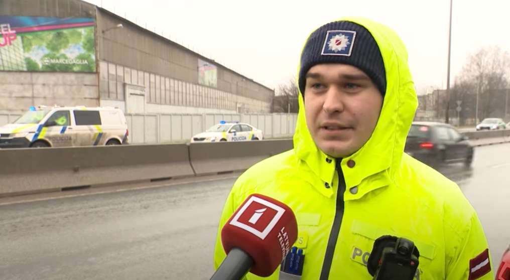 13 iemesli, kāpēc jūs pat braucot var apturēt likumsargi – kā izvairīties no problēmām uz ceļa
