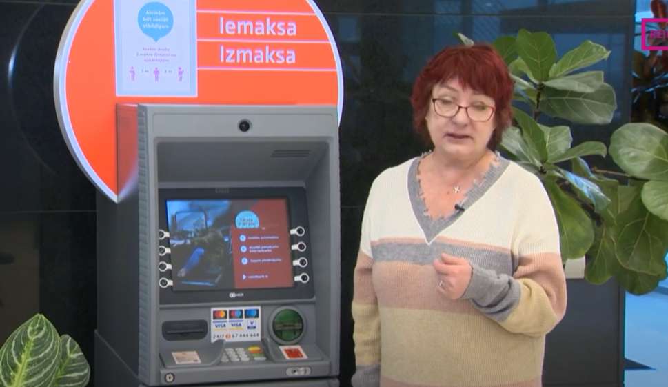 Tiklīdz pilsonis izmantos bankomātu, VID to rūpīgi pārbaudīs un iespējams sazināsies ar šo cilvēku – stāstu kāpēc