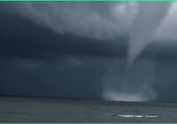 Meteorologs Toms Bricis publicē kadrus no šodien redzētā iespaidīgā virpuļviesuļa Saulkrastos (+ VIDEO)