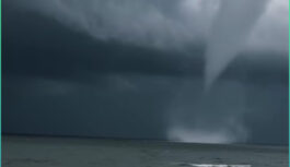 Meteorologs Toms Bricis publicē kadrus no šodien redzētā iespaidīgā virpuļviesuļa Saulkrastos (+ VIDEO)