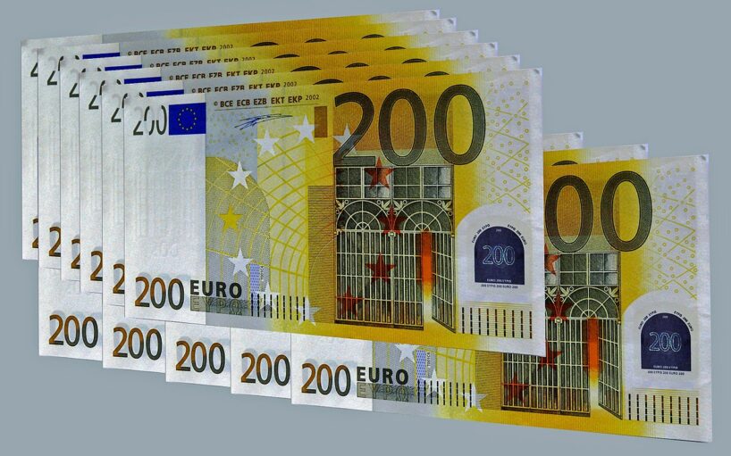 Zināms, ka drīzumā tiks izlaistas jauna dizaina eiro banknotes: Latvijai vairāk varētu patikt tieši 50 eiro izskats