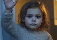 Kaimiņu meitene man katru dienu māja ar roku, it kā mēģinātu kaut ko pateikt – nolēmu noskaidrot, ko tieši