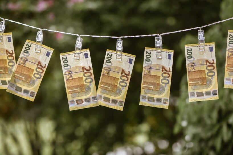 Būtiska informācija iedzīvotājiem par izmaiņām norēķinos – eiro banknotes mainīsies no 2026. gada