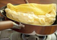 Kā pagatavot pufīgu omletu bez miltiem un krāsns: 4 padomi un 1 īpaša sastāvdaļa, kas visu maina