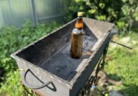 Kāpēc pirms iekuršanas grilā liek pudeli: šašlika meistari zina triku, par kuru reti kurš ir dzirdējis
