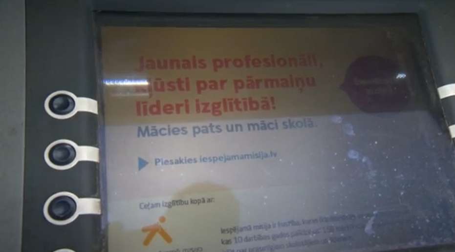Visus, kuri no bankas kartēm izņem naudu, gaida jauns noteikums – kurā valstī