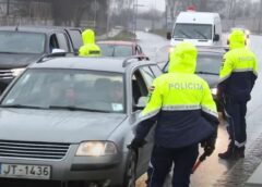 Eksperts paskaidroja, kāpēc šoferītim nav momentā jāizkāpj no auto, līdzko viņu aptur ceļu inspektors
