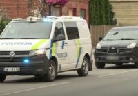 Likumsargi paskaidroja, kāpēc patruļas auto jāieslēdz bākugunis dokumentu pārbaudē – tam ir būtiska nozīme