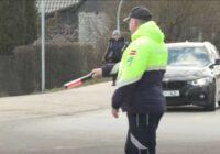 Tiklīdz likumsargs šo pamanīs, no problēmām nevarēs izvairīties: stāstu šoferīšiem kā nepiesaistīt uzmanību uz ceļa