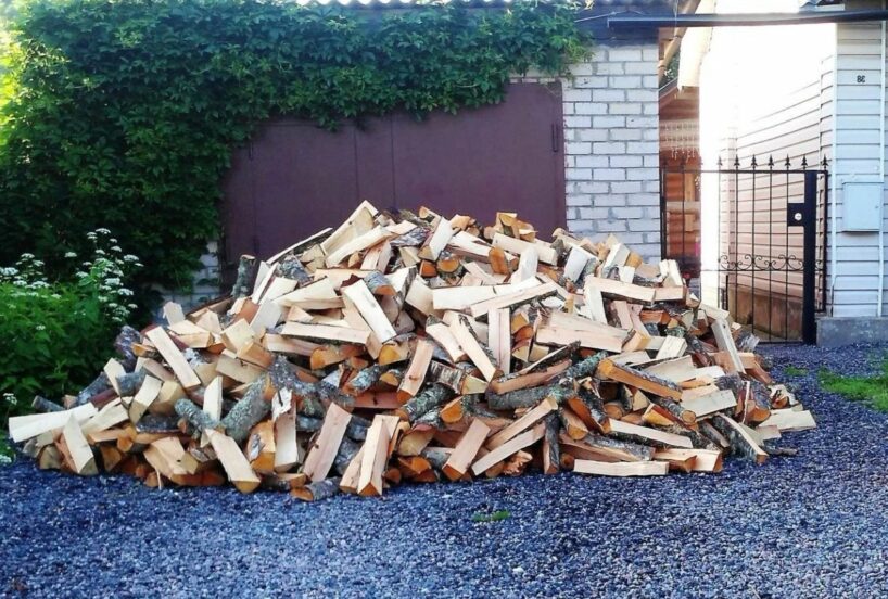 Krāšņu mūrnieks no Alūksnes atklāja, kura malka ir ekonomiskākā, ar lielāko siltumatdevi un neizraisa skursteņa aizsērēšanu