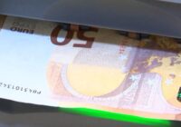 Sieviete dalās ar nepatīkamu pieredzi pie Jēkabpils bankomāta: “Paliku bez naudas, ko iemaksāju”