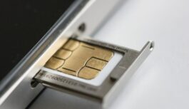 “Zvani tiks veikti uz jūsu rēķina” brīdina par jaunu metodi, kā krāpnieki var konfiscēt SIM kartes un mobilās bankas pakalpojumus — kas ir zināms