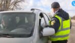 Varētu ieviest naudas sodus par pārāk lēnu braukšanu satiksmē: ko tas nozīmētu šoferīšiem
