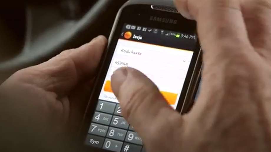 Klienti ļoti neapmierināti ar ”Swedbank” banku: ”Nu tas jau nav nopietni”