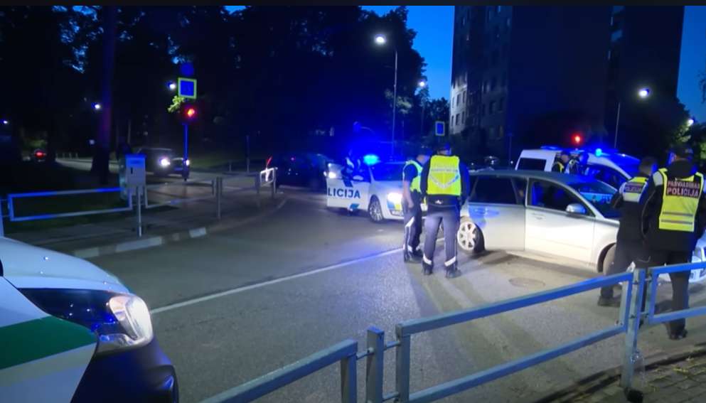Avots likumsargu aprindās atklāj: šie ir 8 iemesli, kāpēc jūsu automašīnu noteikti varētu apturēt pat satiksmē