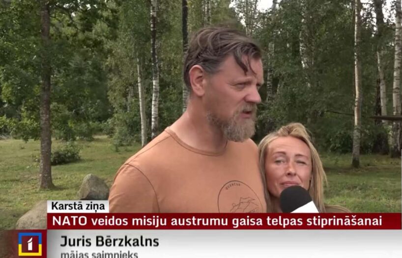 “Mēs varam komunicēt bez vārdiem…”: pie Jura un Ilzes ik vakaru ap saulrietu ierodas dīvains ciemiņš (+ VIDEO)