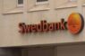 Mazāk iepriecinoša ziņa daudziem Swedbank klientiem: “Ienākumi jūtami samazinās”