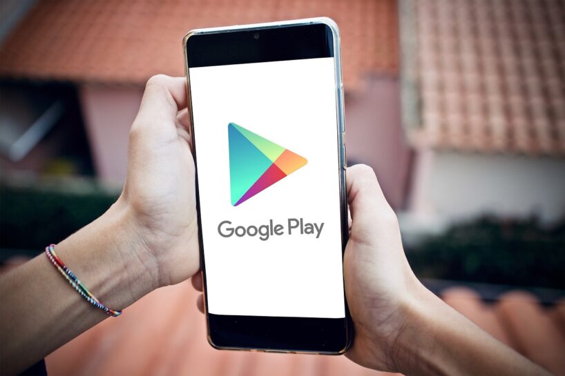 Drīzumā lielākajai daļai telefonu tiks atslēgts lietotņu veikals “Google Play” – eksperti skaidro kāpēc un ko darīt