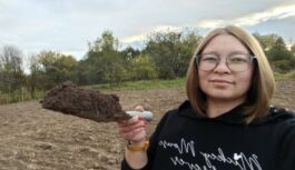 Aizmirstiet par veikalā iegādāto augsni- gatavojam savu, ideālo zemes maisījumu stādiem: kur un ko rakt rudenī