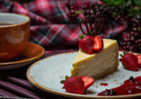 Gaisīga siera kūka bez cepšanas, miltiem, sviesta vai cukura – garda recepte no 3 sastāvdaļām Gaisīga siera kūka bez cepšanas, miltiem, sviesta vai cukura – garda recepte no 3 sastāvdaļām