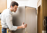 Eksperti atklāj, kāpēc tīrīt ledusskapja spoles – tas varētu samazināt jūsu enerģijas rēķinu