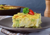 Ziedkāpostu, brokoļu un siera pīrāgs – viegla recepte iesācējiem