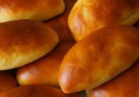 Pīrādziņi bez piena un olām – vienkārša recepte, izmantojot ūdeni, kas iekaros pat gardēžu sirdis