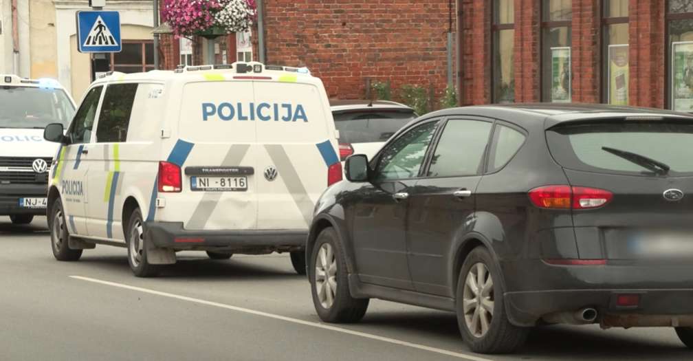 282 tūkstošiem automašīnu Latvijā varētu tikt atņemta atļauja piedalīties ceļu satiksmē: kam un kad