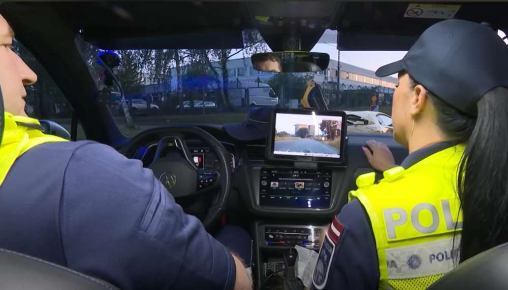 No 22.oktobra par šāda tipa uzlīmēm un plēvēm uz automašīnas, pienākas sods – kurās valstīs