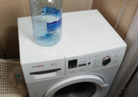 Aiz veļas mašīnas tagad vienmēr nolieku 5 L plastmasas pudeli – it kā sīkums, bet ieguvums liels Aiz veļas mašīnas tagad vienmēr nolieku 5 L plastmasas pudeli – it kā sīkums, bet ieguvums liels