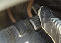 Tikai konkrēts ātrums nodrošina minimālu degvielas patēriņu — ja to pārsniedz, bāka iztukšosies daudz ātrāk Tikai konkrēts ātrums nodrošina minimālu degvielas patēriņu — ja to pārsniedz, bāka iztukšosies daudz ātrāk