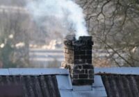 Kā viegli un ātri iztīrīt skursteni: vecmeistaru gudrais paņēmiens, kas der jebkurai krāsnij
