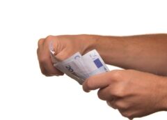 Latvijas iekšlietu darbinieku arodbiedrība apsver Satversmes tiesā apstrīdēt izdienas pensiju reformas