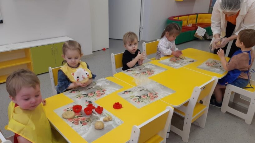 Spāniete salīdzina bērnudārzus: “Latvijā pilnīgi viss ir savādāk nekā pie mums Spānijā, pat bērni”