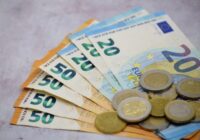 Man piezvanīja no valsts pārvaldes un vārds pa vārdam man ”noskaitīja” 4000 eiro: kā tas beidzās Man piezvanīja no valsts pārvaldes un vārds pa vārdam man ”noskaitīja” 4000 eiro: kā tas beidzās