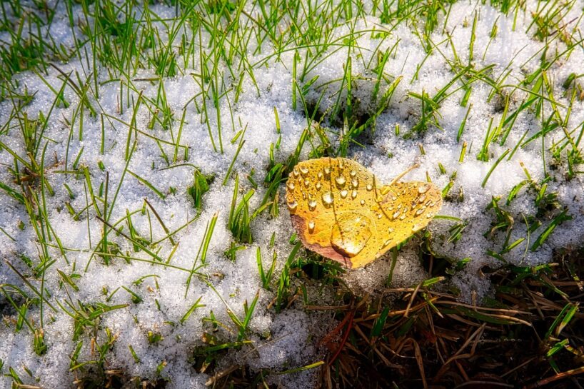 Stipras lietusgāzes un spiediena svārstības: ļaudis brīdina par laikapstākļu izmaiņām – kad snigs?