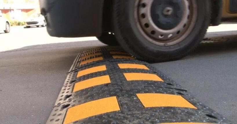 90 % autovadītāju nepareizi šķērso ātrumvaļņus — skaidroju, kādas kļūdas viņi pieļauj