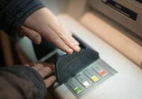 Saņēmu zvanu no bankas, ka tūlīt mans konts tiks dzēsts ar visu tās naudas: apjuku, bet vīrs palīdzēja saprast kas notiek