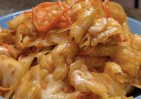 Rudens marinēti kāpostu salāti – lieliska izvēle kā piedeva gaļas ēdieniem Rudens marinēti kāpostu salāti – lieliska izvēle kā piedeva gaļas ēdieniem