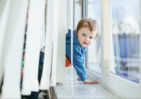 Kā aizlīmēt logus un saglabāt līdz pat 55% siltuma: metode, kas darbojas pat vecā mājā