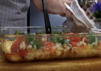 Daudz garšīgāk nekā “gaļa franču gaumē”: pat svētku galdā Jaunajā gadā no šīs receptes vairs neatteikšos