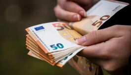 Kas mainīsies, ieviešot digitālo eiro – un vai skaidrā nauda paliks apritē Kas mainīsies, ieviešot digitālo eiro – un vai skaidrā nauda paliks apritē