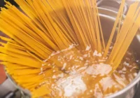 Kāpēc spageti līp kopā un ko darīt lietas labā – viens triks atrisinās problēmu