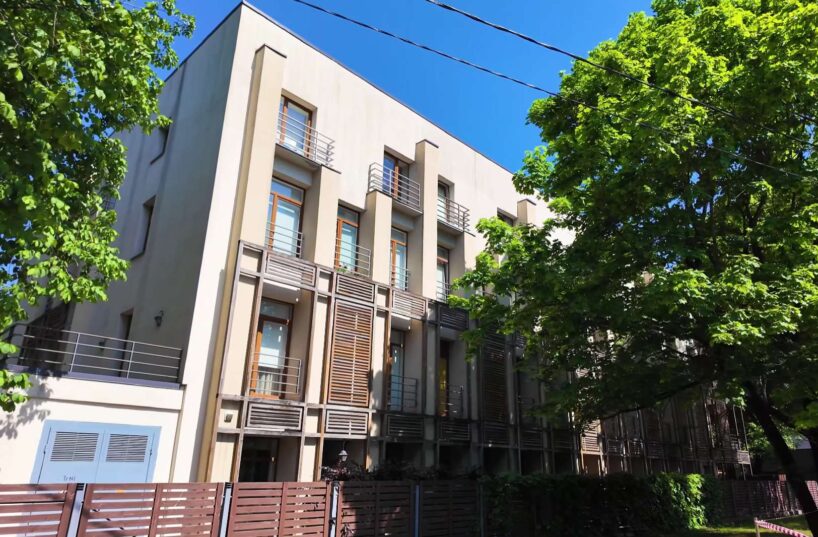 Cilvēki paliek bez naudas un dzīvesvietas: Latvijā uzdarbojas jauni, meistarīgi krāpnieki – šogad izkrāpti jau gandrīz 18 miljoni eiro