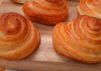 Vizuāli ļoti skaistu maizīšu recepte; tās nebūt nav no kārtainās mīklas Vizuāli ļoti skaistu maizīšu recepte; tās nebūt nav no kārtainās mīklas