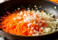 Kāpēc sīpolus un burkānus necep kopā? Noslēpums, kas izcels jebkura ēdiena garšu Kāpēc sīpolus un burkānus necep kopā? Noslēpums, kas izcels jebkura ēdiena garšu