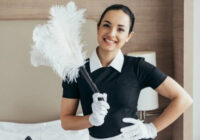 Vienmēr apkaisiet sāli pie sliekšņa; pazīstama istabene dalījās ar pāris interesantiem sadzīves trikiem Vienmēr apkaisiet sāli pie sliekšņa; pazīstama istabene dalījās ar pāris interesantiem sadzīves trikiem