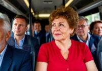 Braucu sabiedriskajā no darba, apsēdās blakus sieviete gados un uzdeva vienu jautājumu, tas arī bija pēdējais piliens